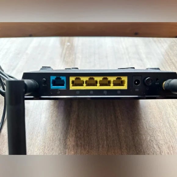 ASUS RT-N12 Wireless-N300 Router - Picture 7 of 8